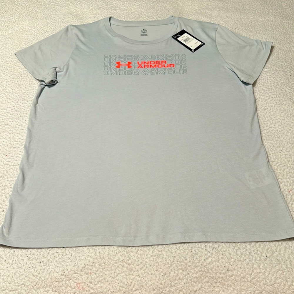 Under Armour Ladies Gray Tee, NWT’s, Size XL